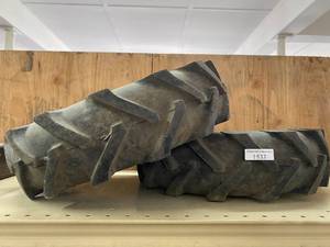 lot 1533 image: Pair of Carlisle Tubless 4.80-8 Rototiller Tires