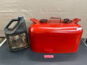 lot 1573 image: Vintage 6Gal Outboard Motor Gas Tank