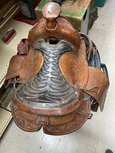 lot 1575 image: Equine Saddle w Tack