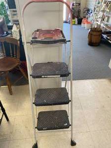 lot 1586 image: Cosco Step Ladder