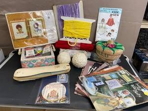 lot 1595 image: Sewing Notions