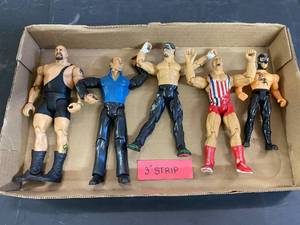 lot 1623 image: Wrestling Figures (5)