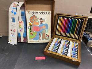 lot 1632 image: New 1969 Giant Color Fun, Art Set, Sizzix
