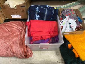 lot 1644 image: Tote of Blankets and Material