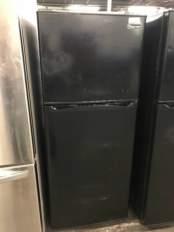 lot 1360 image: Magic Chef Black Top Freezer Refrigerator