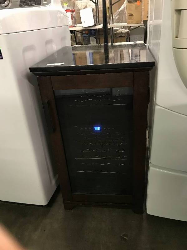 lot 1371 image: Thermoelectric Wine Cooler