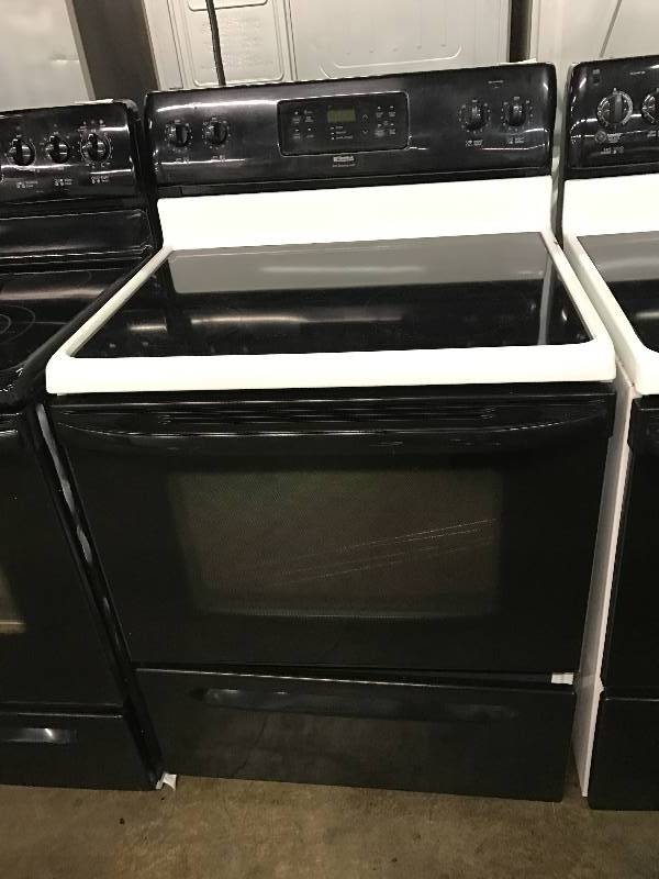 lot 1374 image: Kenmore Black & White Glass Top 4 Burner Range Oven