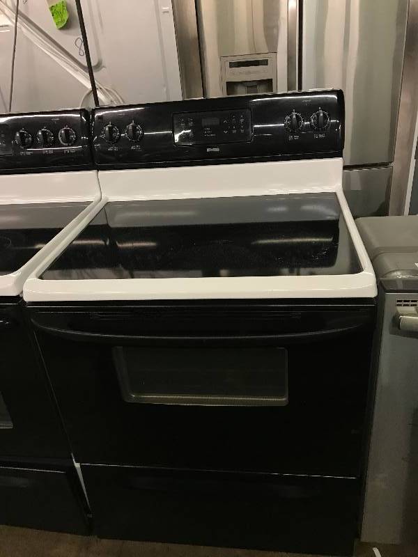 lot 1376 image: Kenmore Glass Top 4 Burner Oven