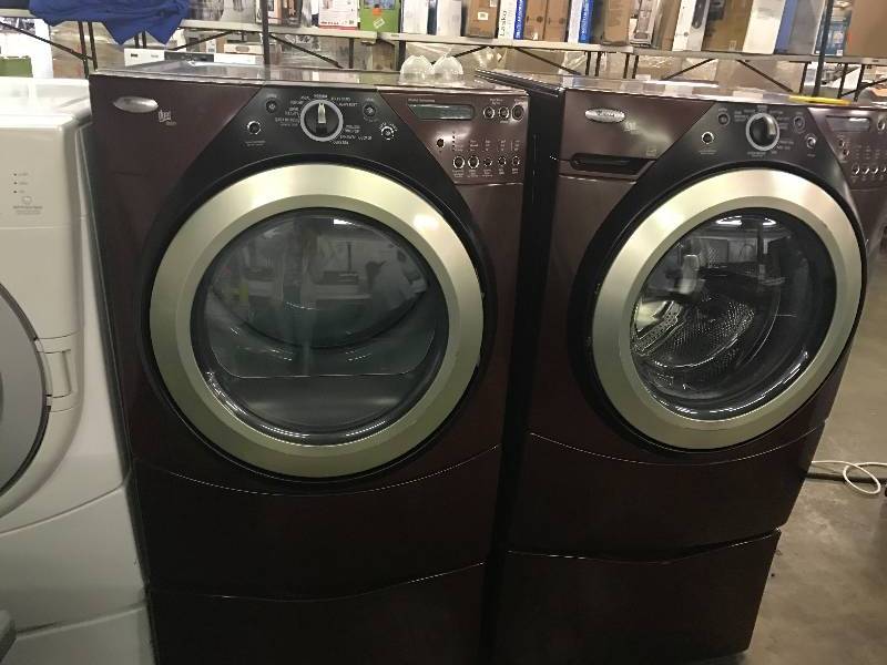 lot 1389 image: Whirlpool Duet Front Load WasherDryer Set