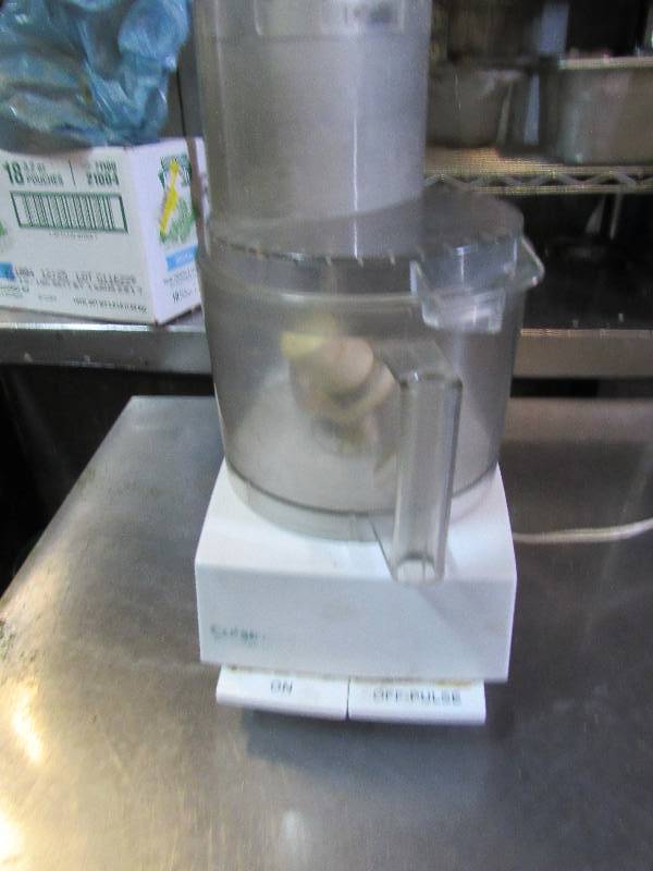 lot 1614 image: Cuisinart Pro Custom Food Processor