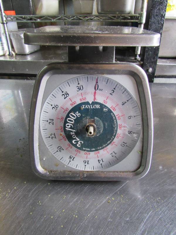 lot 1617 image: Taylor 32oz Food Scale