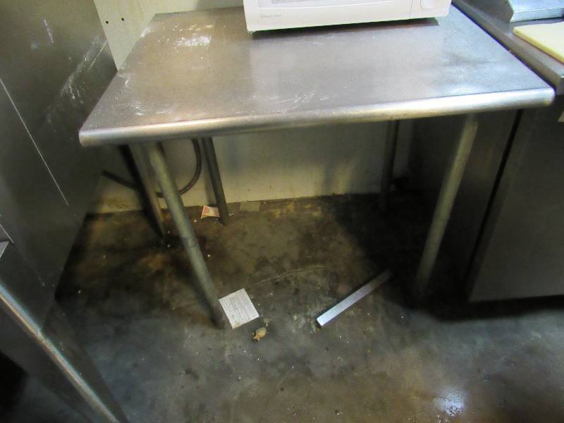 lot 1621 image: 36x30 Stainless Top Rounded Front Edge Work Table