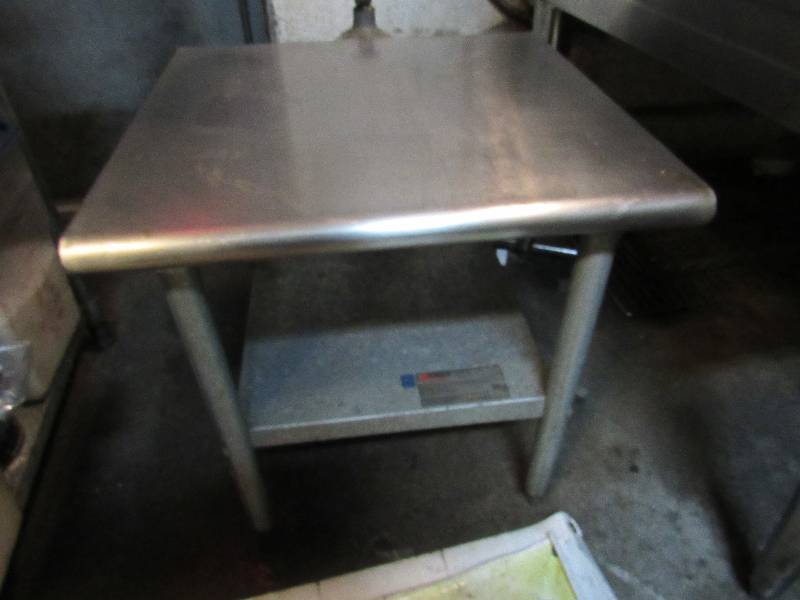 lot 1623 image: 24x24 Stainless Top Equipment Stand With Galvanized Understorage