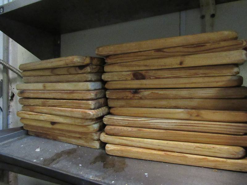lot 1628 image: Lot of 1 Thick, 6 Wide, 15 Long Pine Serving Boards
