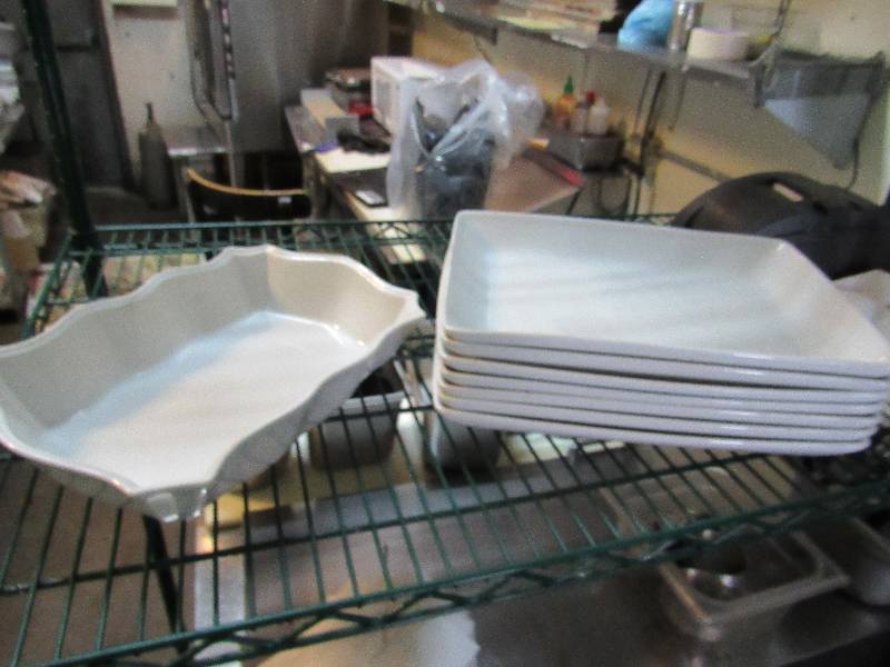 lot 1643 image: 13 Long Dinner Plates With Casserole Dish