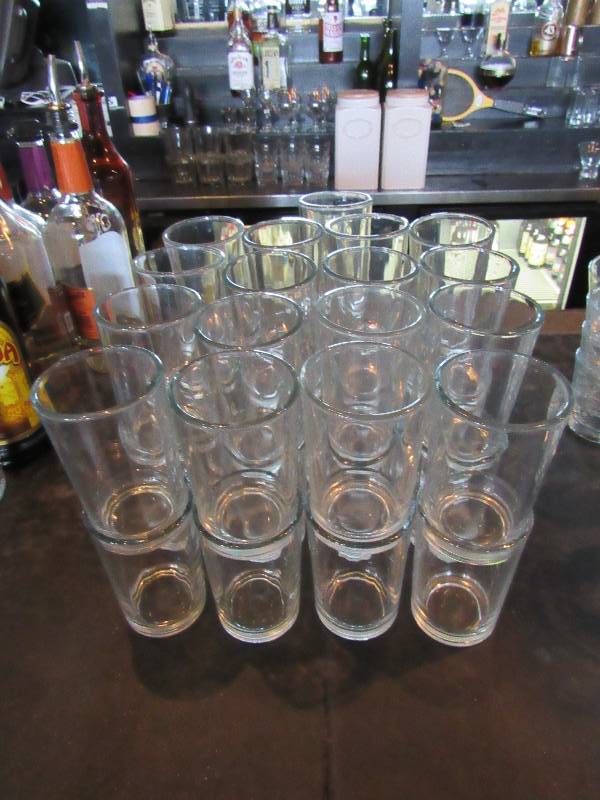 lot 1651 image: 8oz Water Glasses
