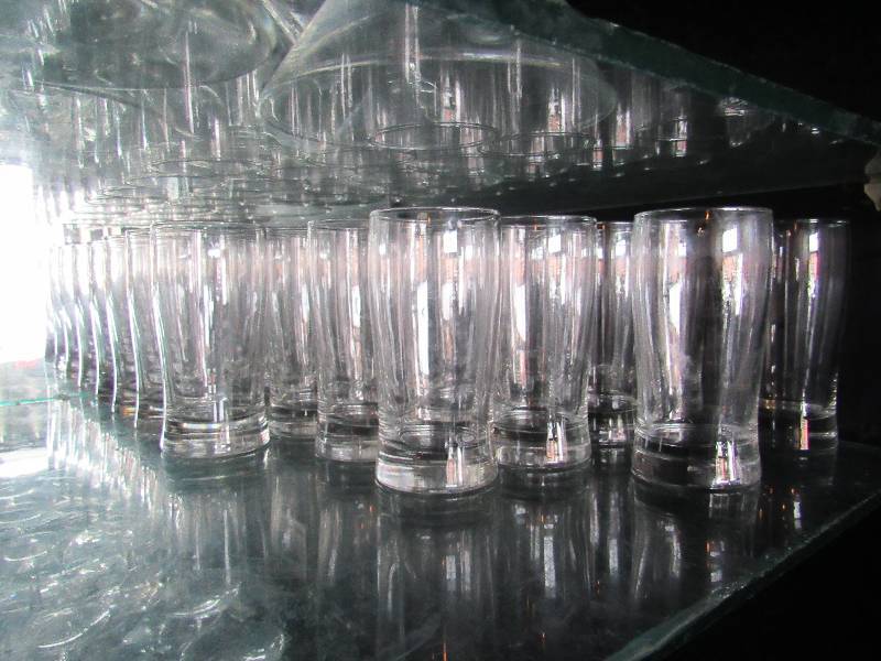 lot 1662 image: Lot of 8oz Beer Glasses