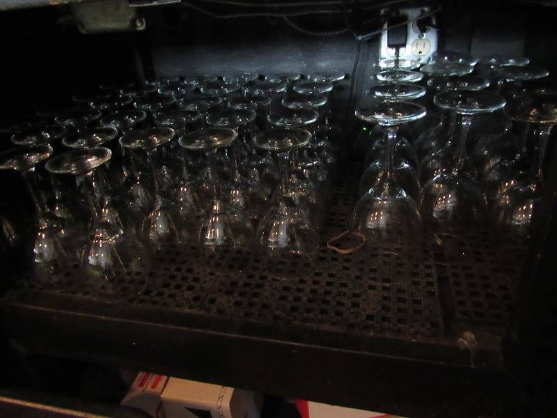 lot 1664 image: Very Large Lot of Wine Glasses