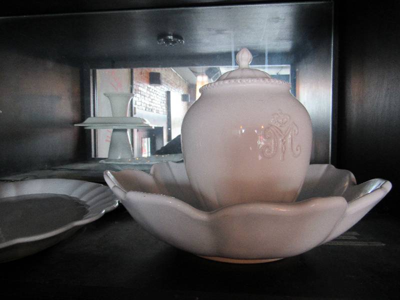 lot 1666 image: Lot of Matching White Ceramic Pieces