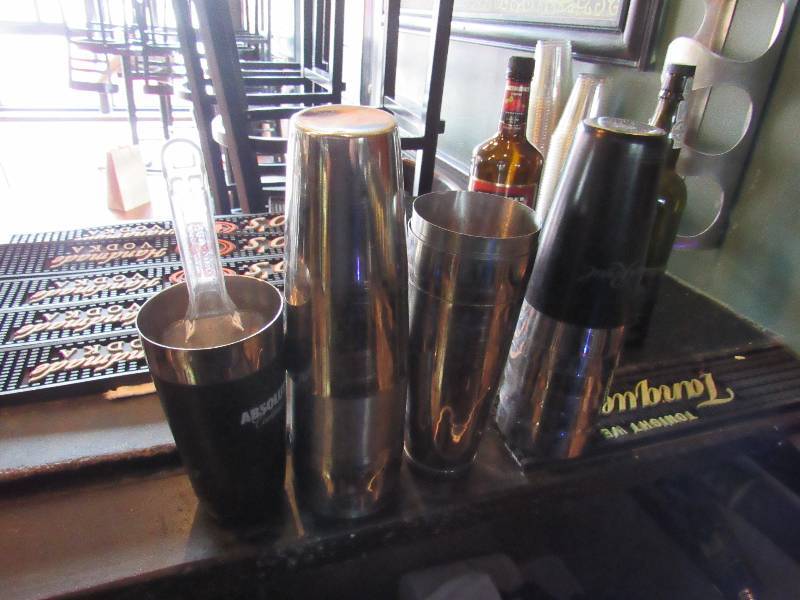 lot 1669 image: Lot of Stainless Drink Shakers