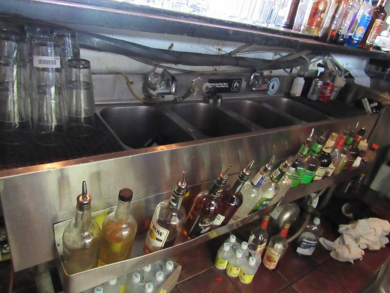 lot 1674 image: Eagle 72 Underbar (4) Bay Stainless Sink With 12 Side Drains