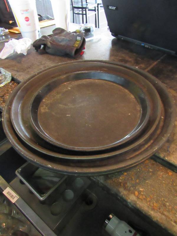 lot 1680 image: Lot Of 4 Service Trays