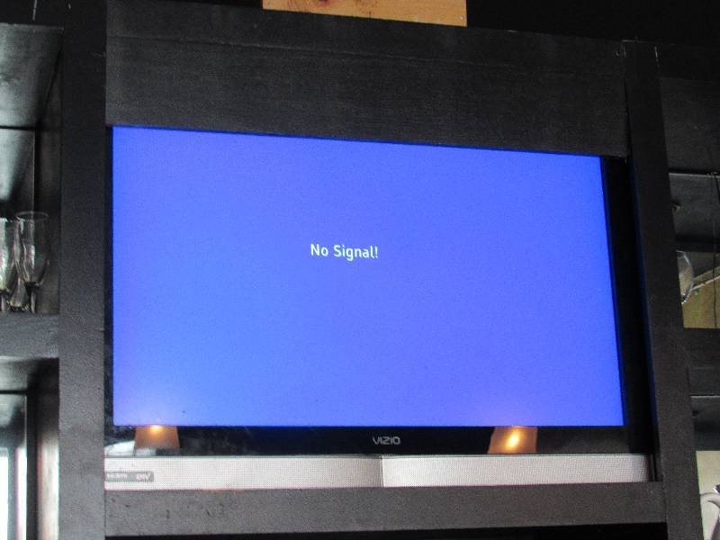 lot 1682 image: Vizio 37 HDTV