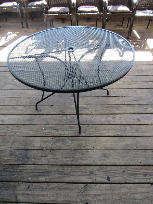 lot 1765 image: 44 Round Metal Patio Table