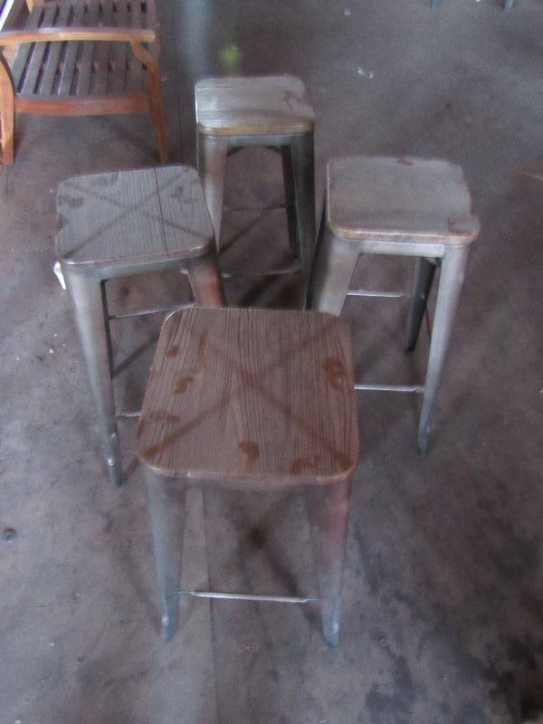 lot 1806 image: Lot Of (4) Wooden Seat Metal Frame Bar Stools