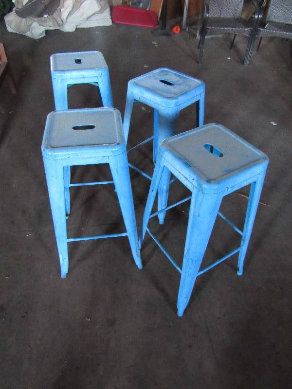 lot 1811 image: Lot Of (4) Light Blue Vintage Style Bar Stools