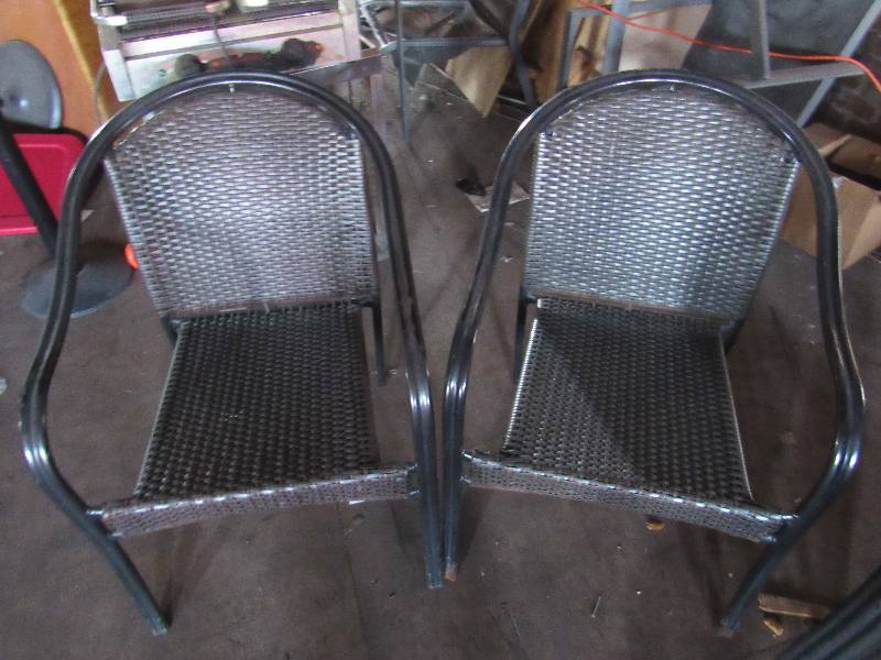 lot 1814 image: Lot Of (4) Aluminum Framed Chairs With Vinyl Woven Seats And Backs