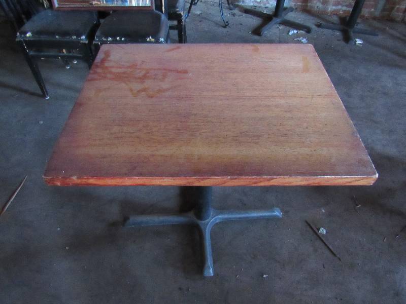 lot 1822 image: 30 X 24 Solid Oak Top Table On Single Cast Metal Base