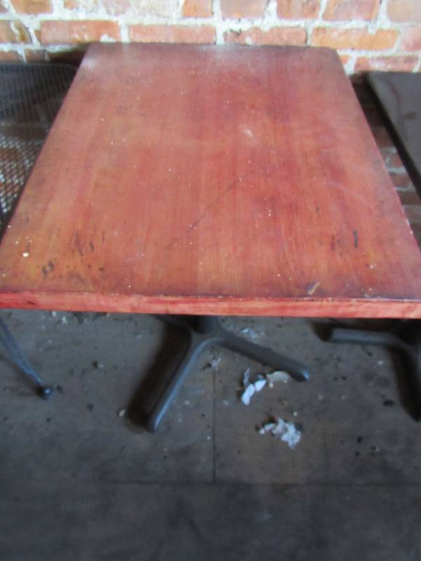 lot 1823 image: 30 X 24 Solid Oak Top Table On Single Cast Metal Base