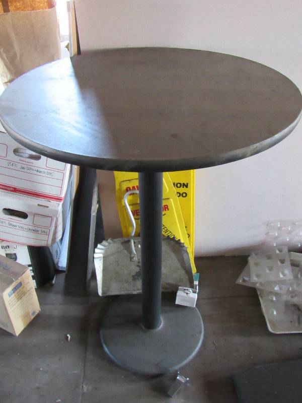 lot 1836 image: 30 Round Laminated Wood Top Bar Height Table