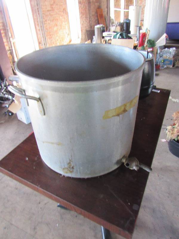 lot 1851 image: Vollrath 100QT Aluminum Stock Pot With Drain Port