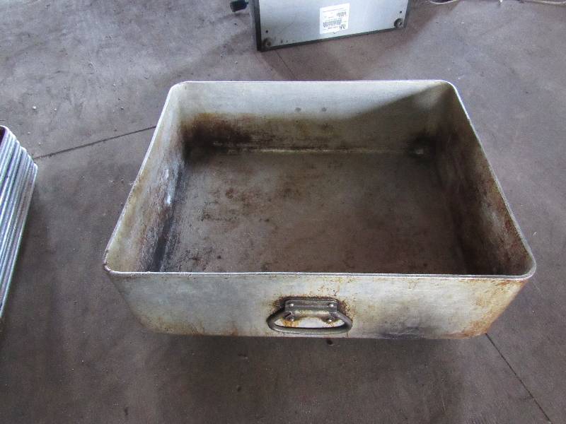 lot 1852 image: Large Aluminum Roasting Pan