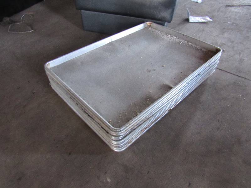 lot 1853 image: Lot Of (11) Aluminum Full Size Sheet Pans