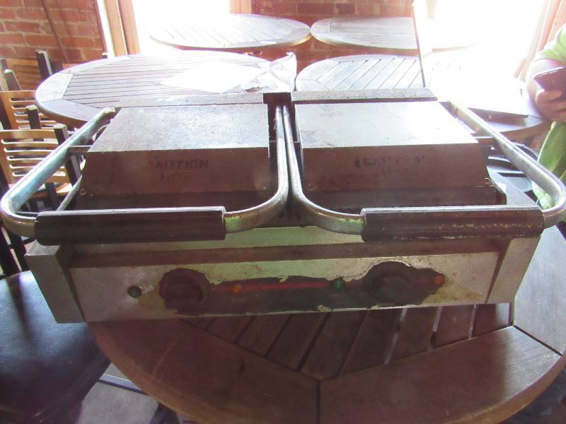 lot 1861 image: Adcraft Countertop Double Sandwich Grill