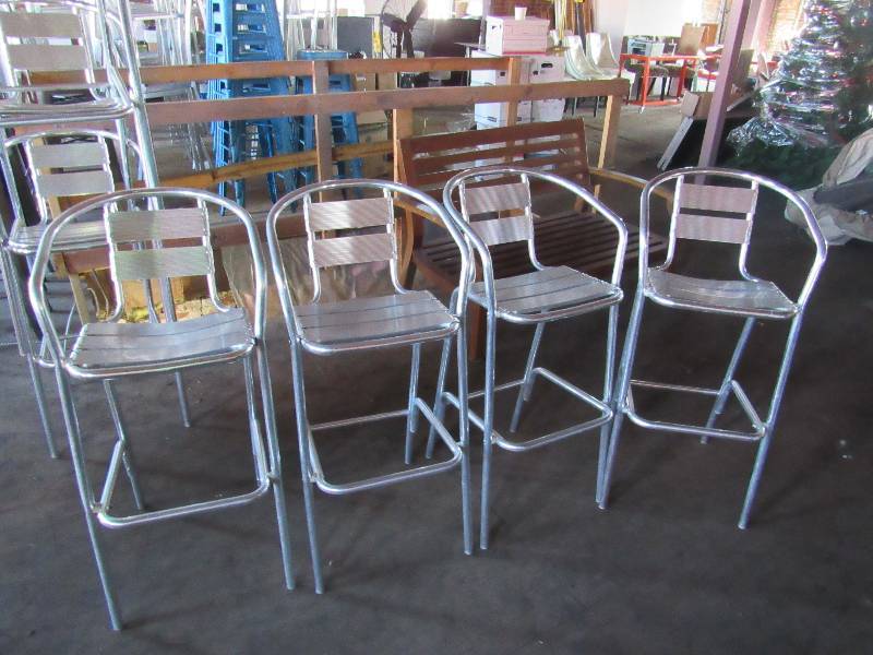 lot 1871 image: Lot Of (4) Matching Aluminum Bar Height Chairs