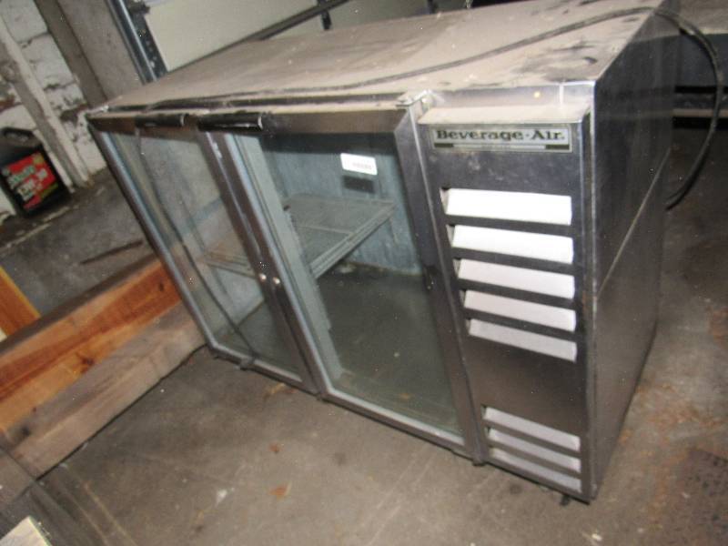 lot 561 image: Beverage Air  48 Bottle Box With Glass Doors