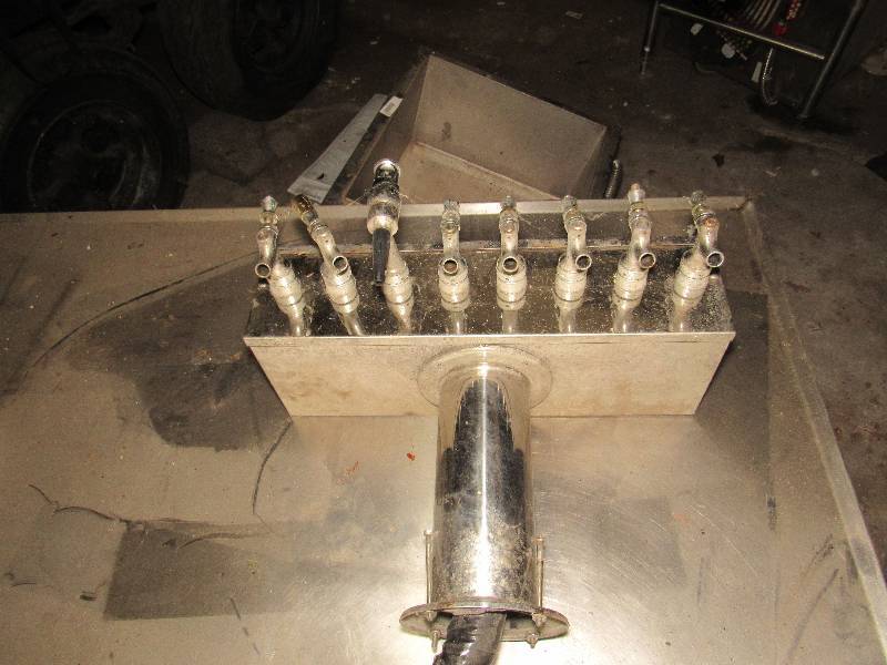 lot 569 image: 8 Head Stainless Tap Head
