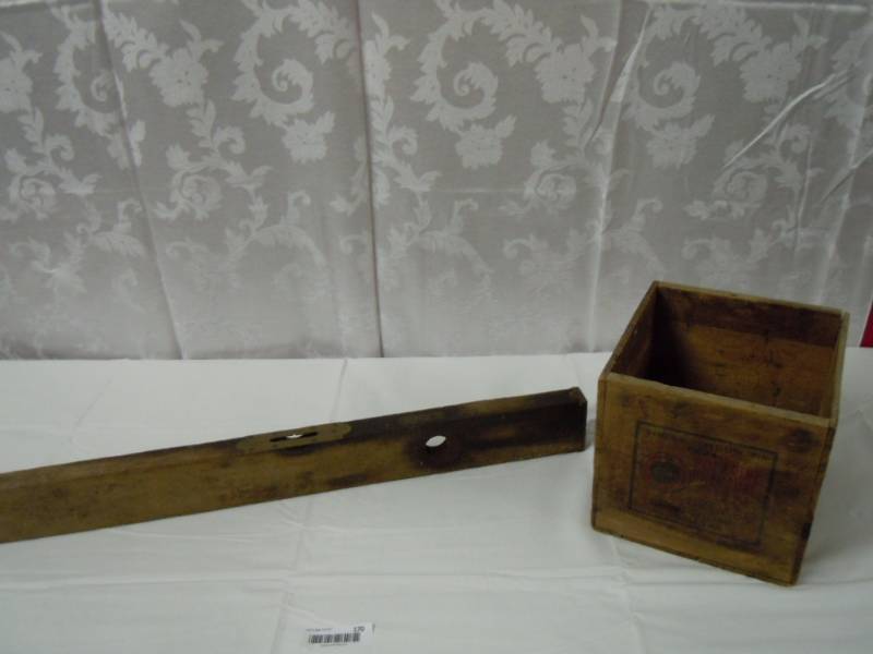 lot 170 image: Vintage Random Itmes