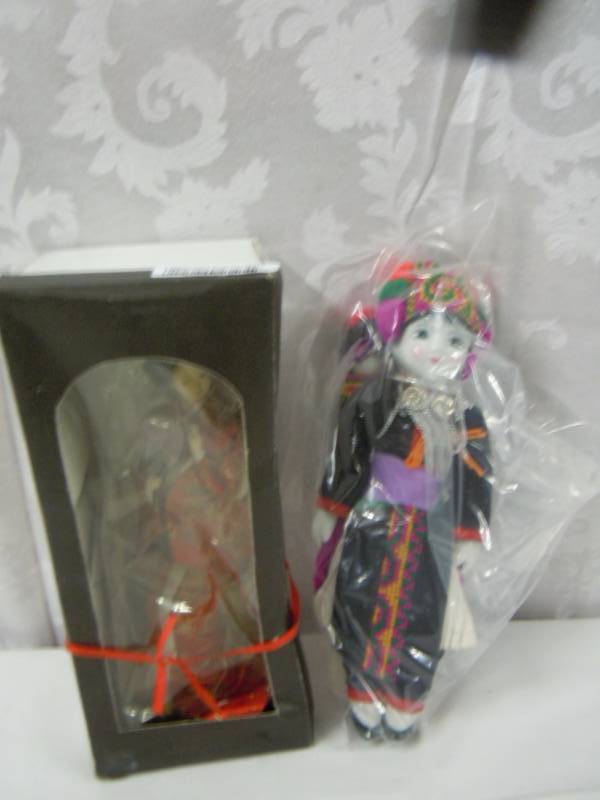 lot 161 image: Lot of Dolls