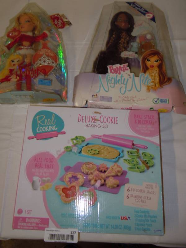 lot 127 image: Lot of Kids Items