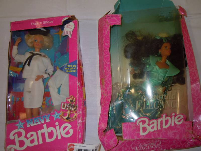 lot 128 image: Lot of Barbies