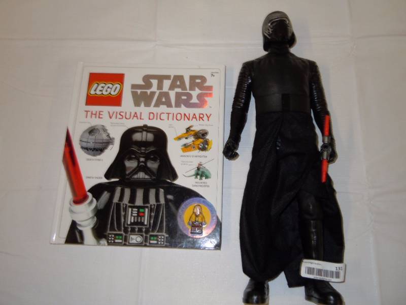 lot 131 image: Star Wars Items