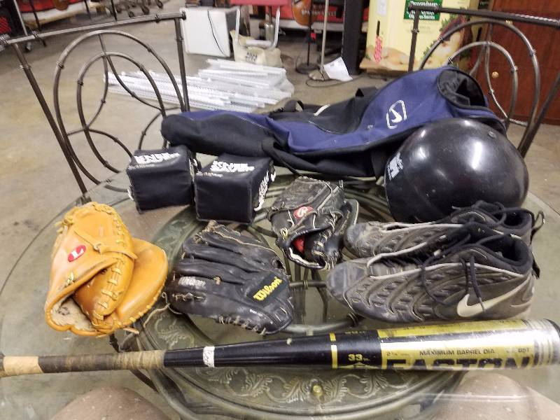 lot 141 image: Lot of Sporting Goods