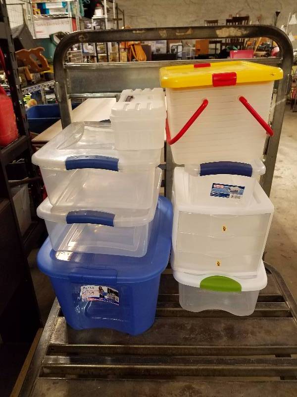 lot 142 image: Lot of Totes with lids