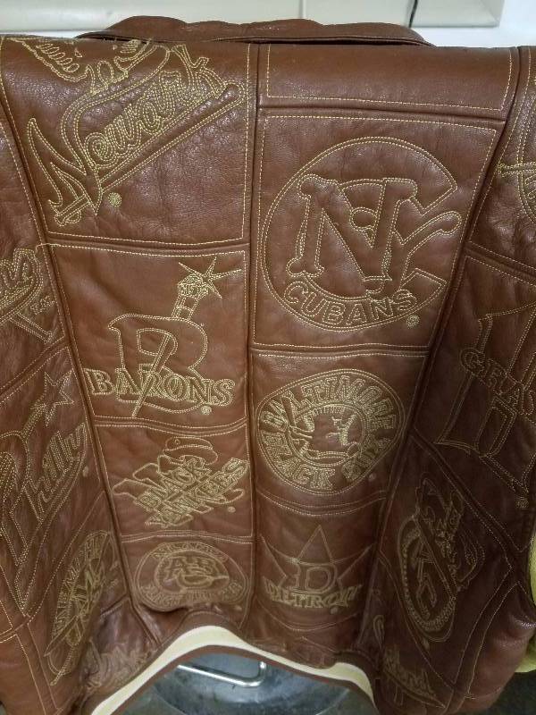 lot 26 image: Negroe Leagues XXXXl Jacket