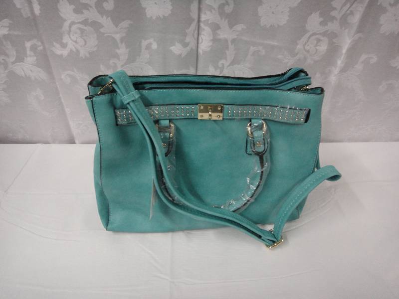 lot 114 image: Cute New Purse